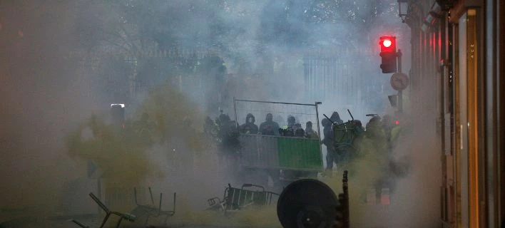 Δισεκατομμύρια έχασε η γαλλική οικονομία από τα «Κίτρινα Γιλέκα»